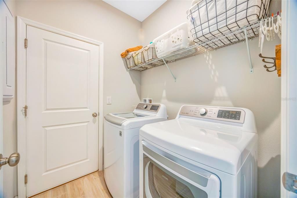 Interior, Washer, Wood Texture Flooring