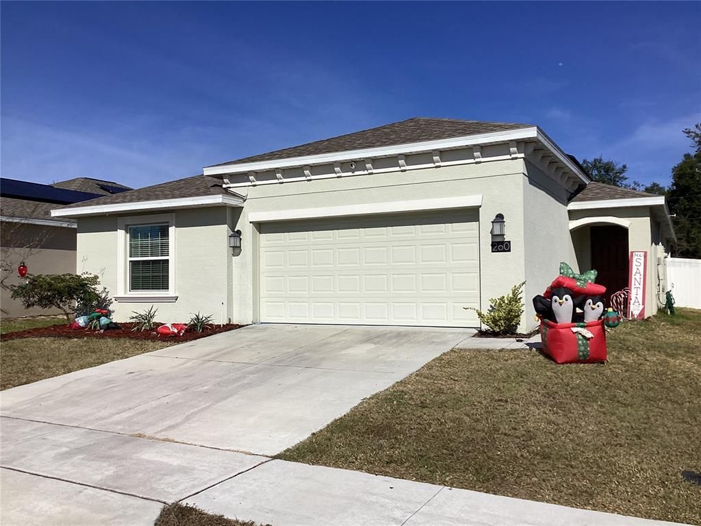 Attached, Exterior, Facade, Ranch