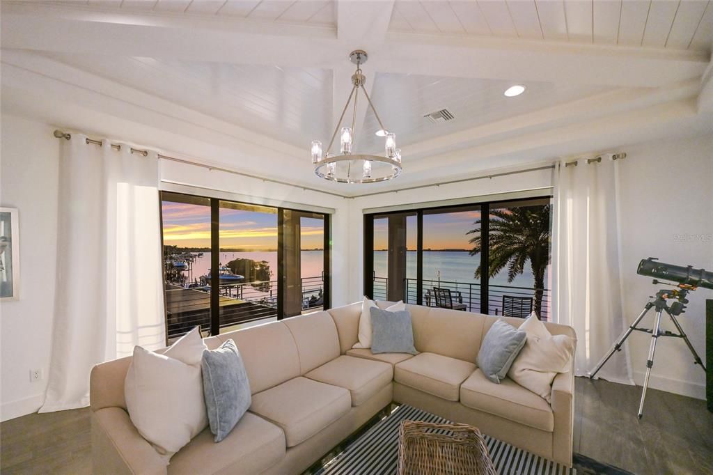 Interior, Living room, Pendant Lights, Recessed Lighting, Water