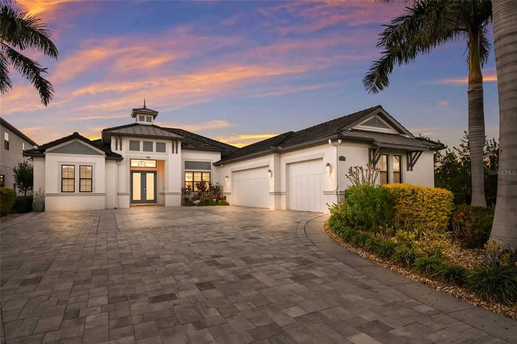 Attached, Exterior, Facade, Farmhouse