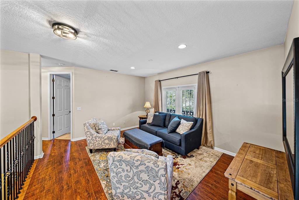 Interior, Living room, Recessed Lighting, Wood Texture Flooring