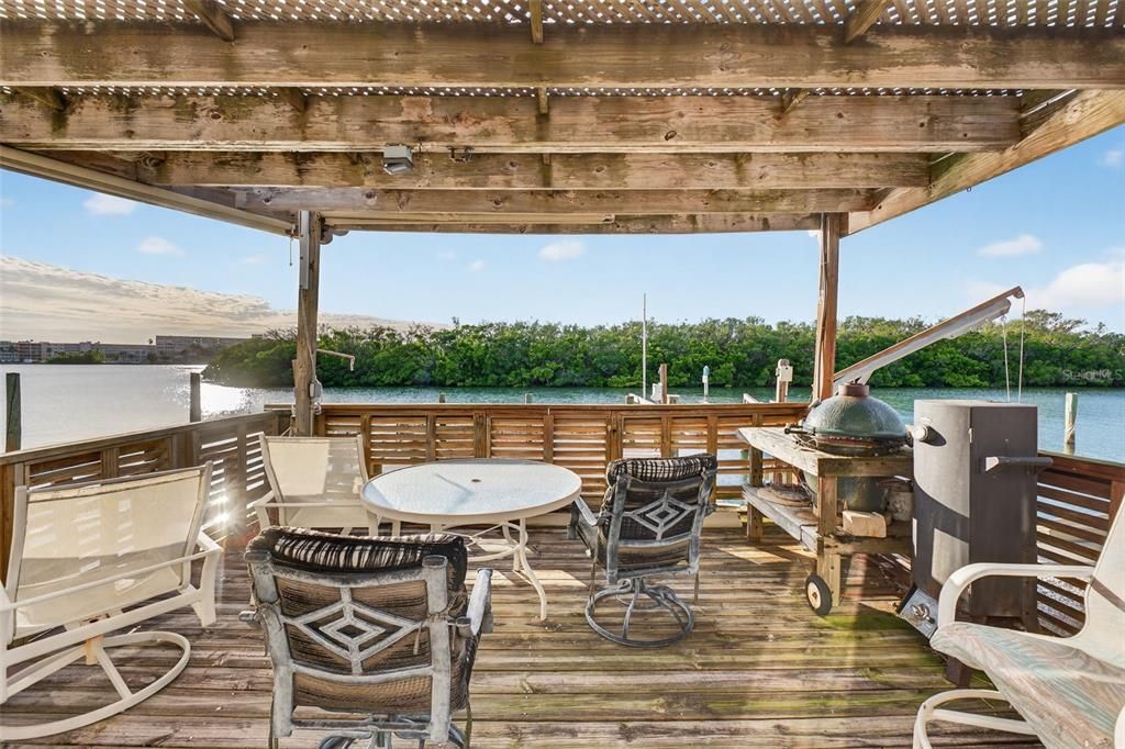 Exterior, Outdoor Kitchen, Water