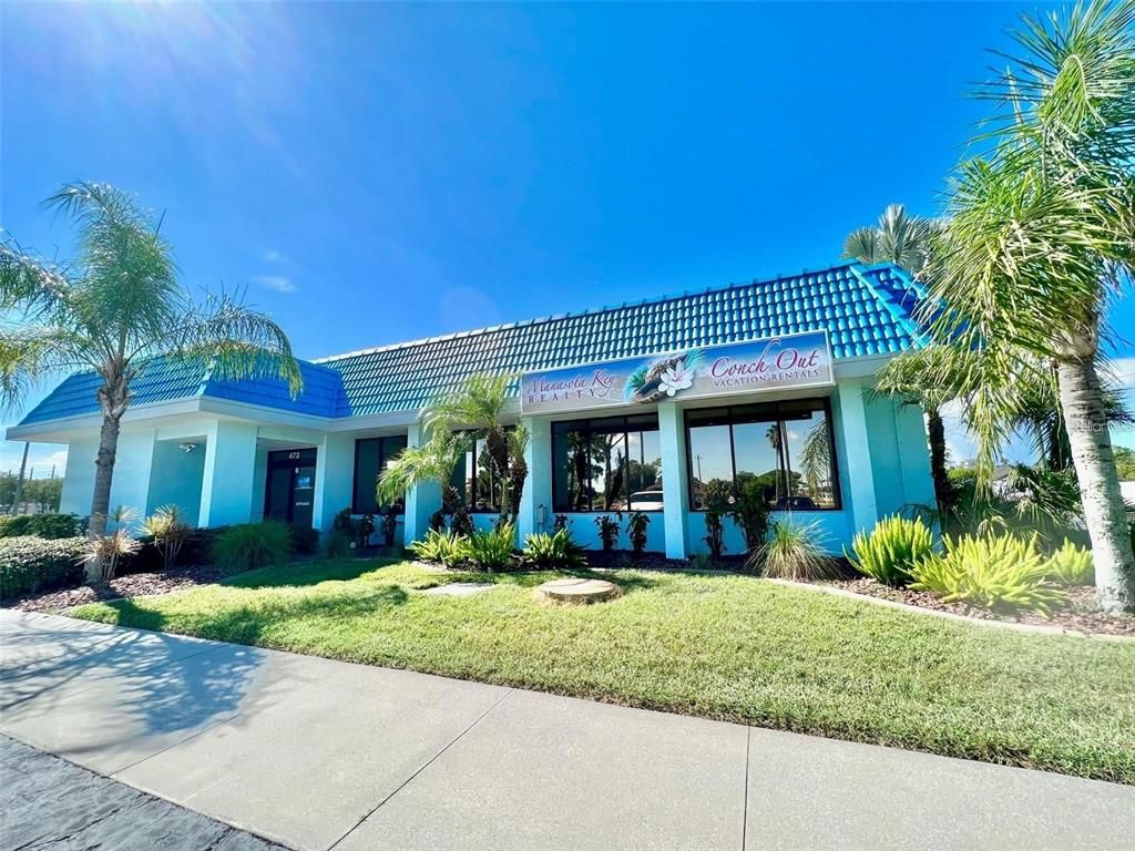 Backyard, Exterior, Facade, Mediterranean