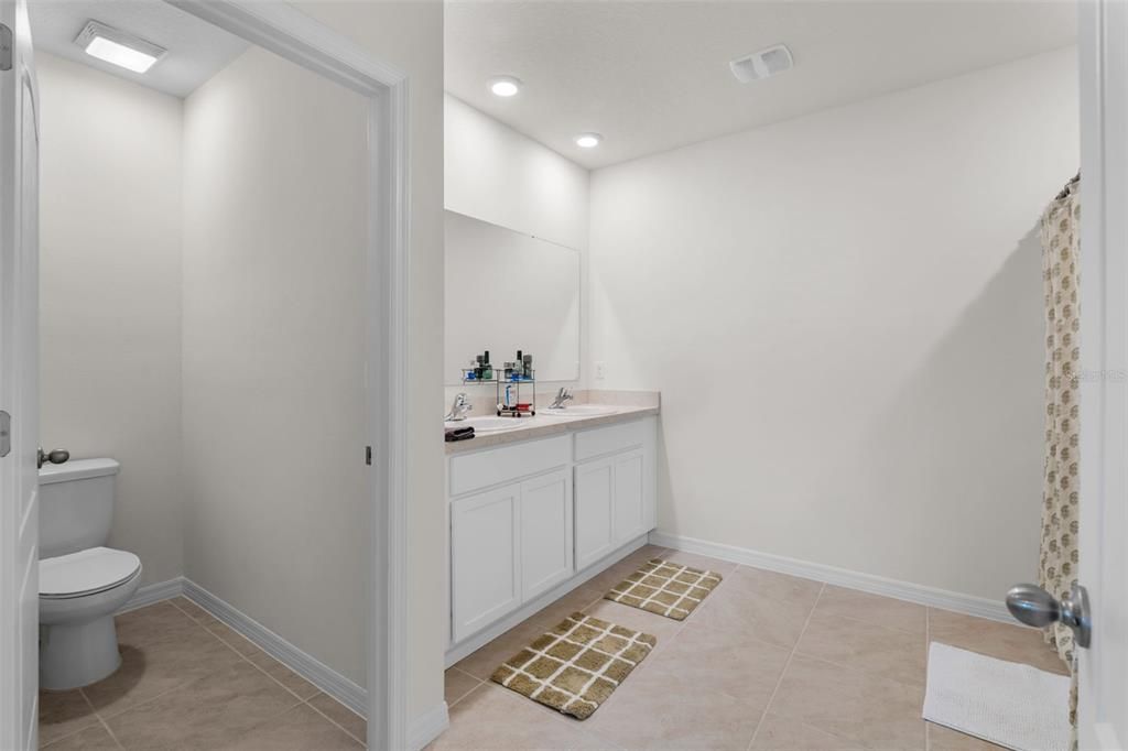 Bathroom, Dual Sink Vanities, Interior, Recessed Lighting