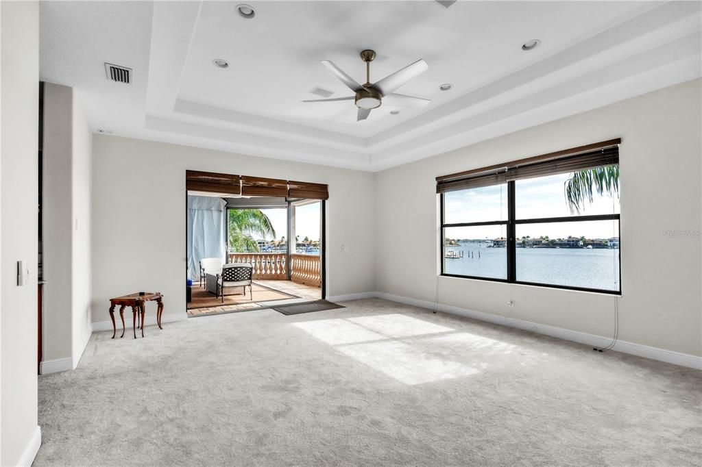 Empty room, Interior, Recessed Lighting, Water