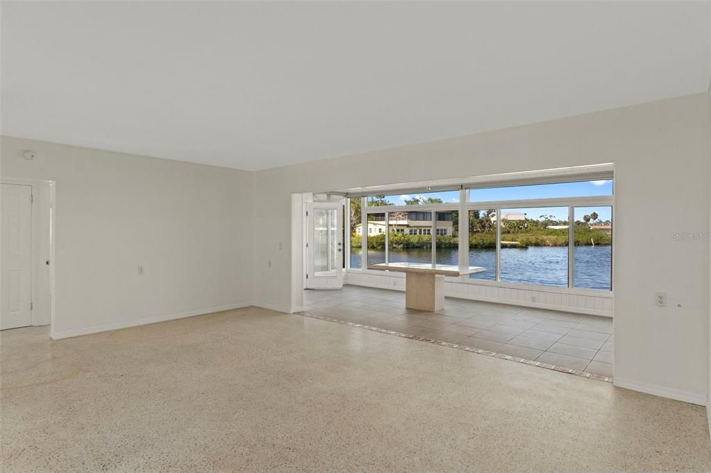 Empty room, Interior, Water