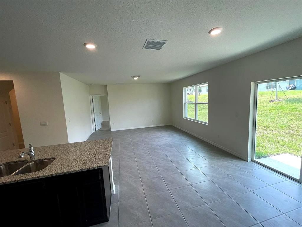 Empty room, Interior, Recessed Lighting