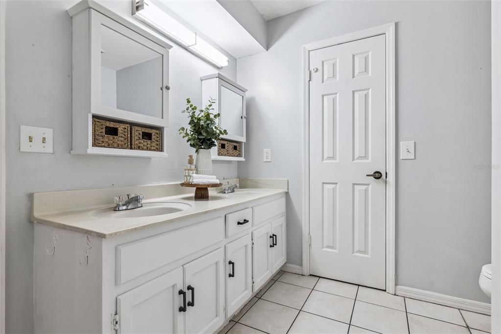 Bathroom, Dual Sink Vanities, Interior