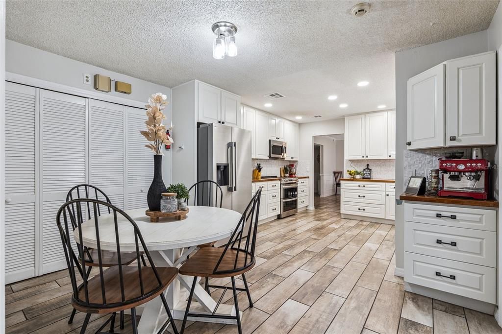 Dining room, Interior, Kitchen, Recessed Lighting, Wood Texture Flooring