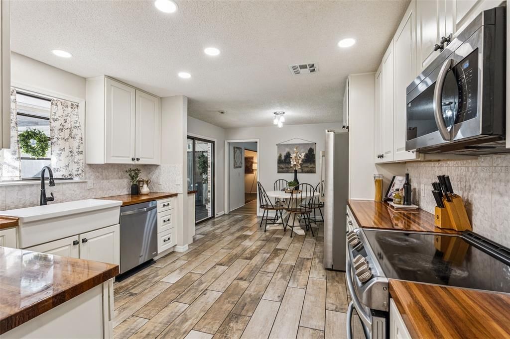 Dining room, Interior, Kitchen, Recessed Lighting, Wood Texture Flooring