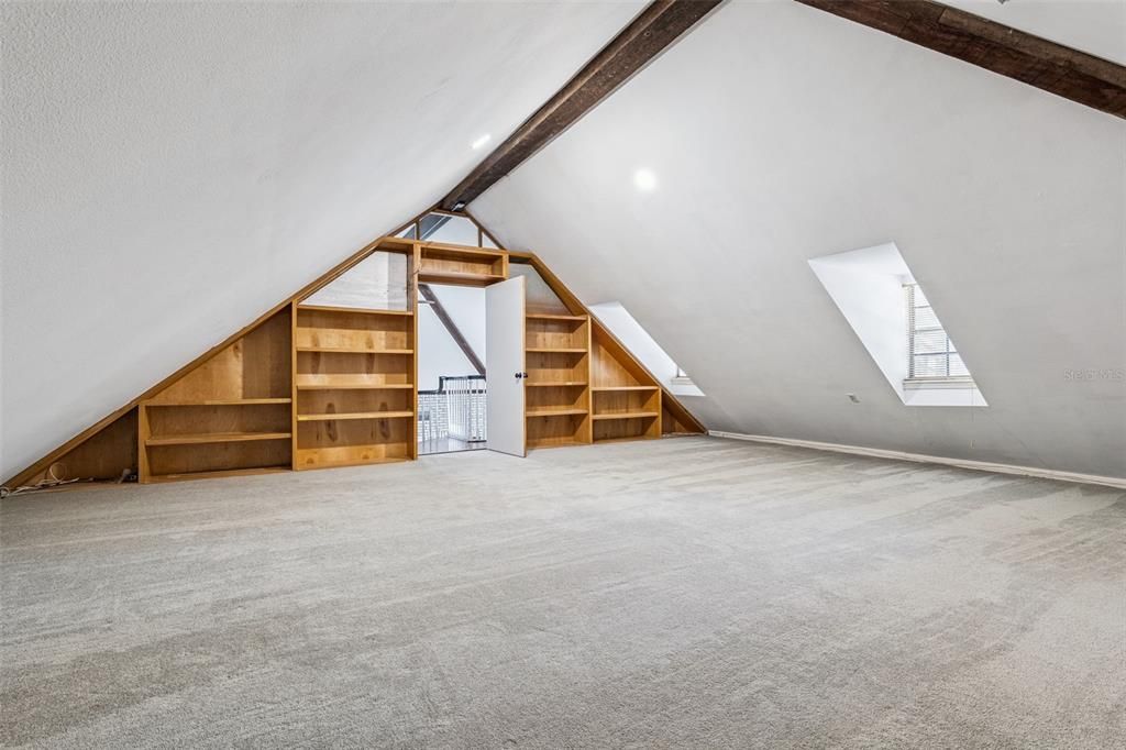 Empty room, Interior, Wooden Beams