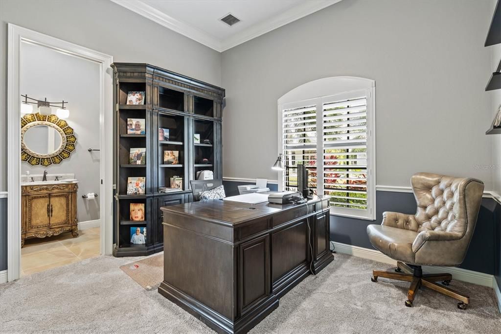 Home Office, Interior