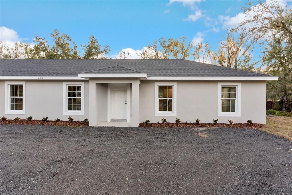 Exterior, Facade, Ranch