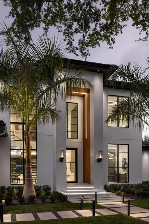 Exterior, Facade, Modern