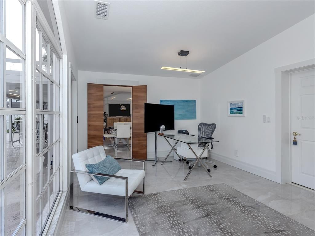 Home Office, Interior