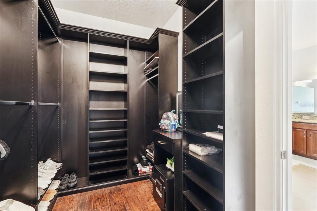 Interior, Walk-in Closets, Wood Texture Flooring