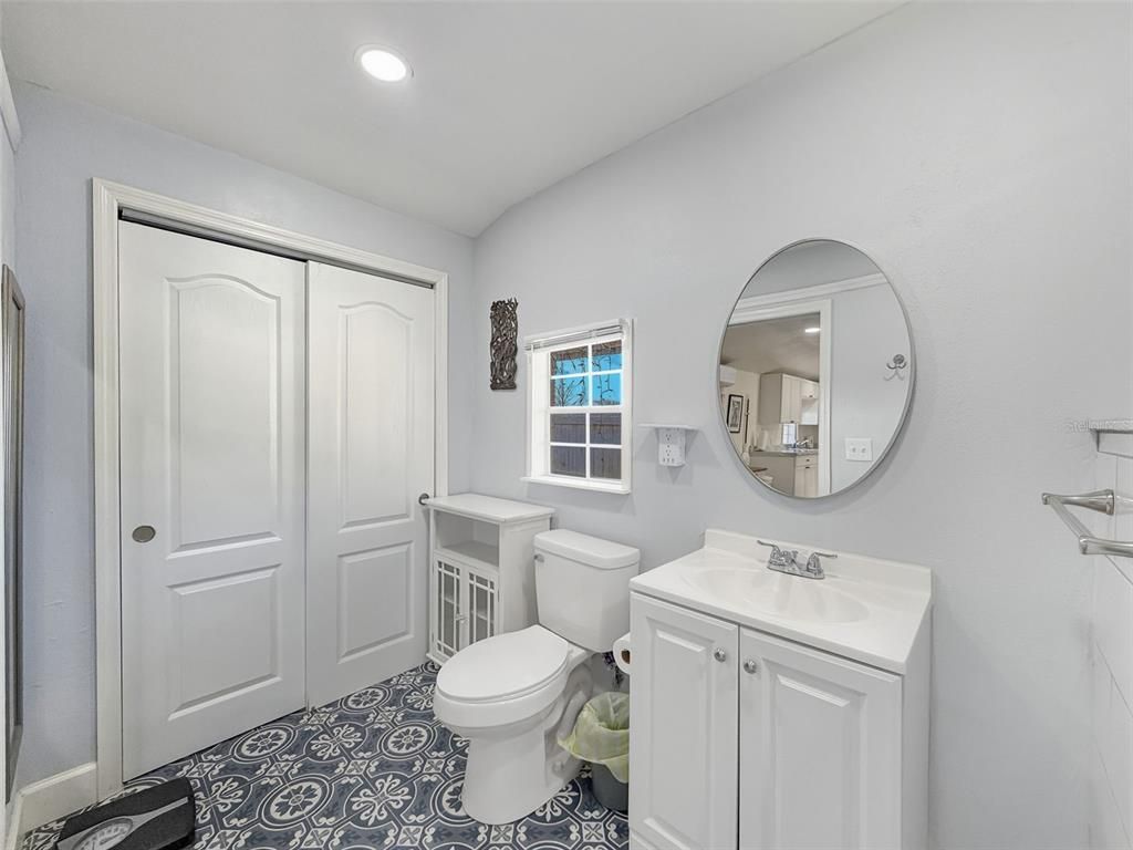 Bathroom, Interior, Recessed Lighting