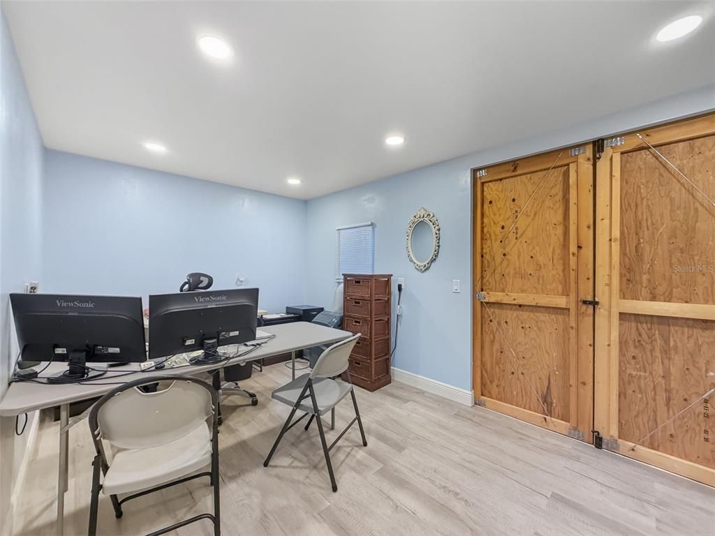 Home Office, Interior, Recessed Lighting, Wood Texture Flooring