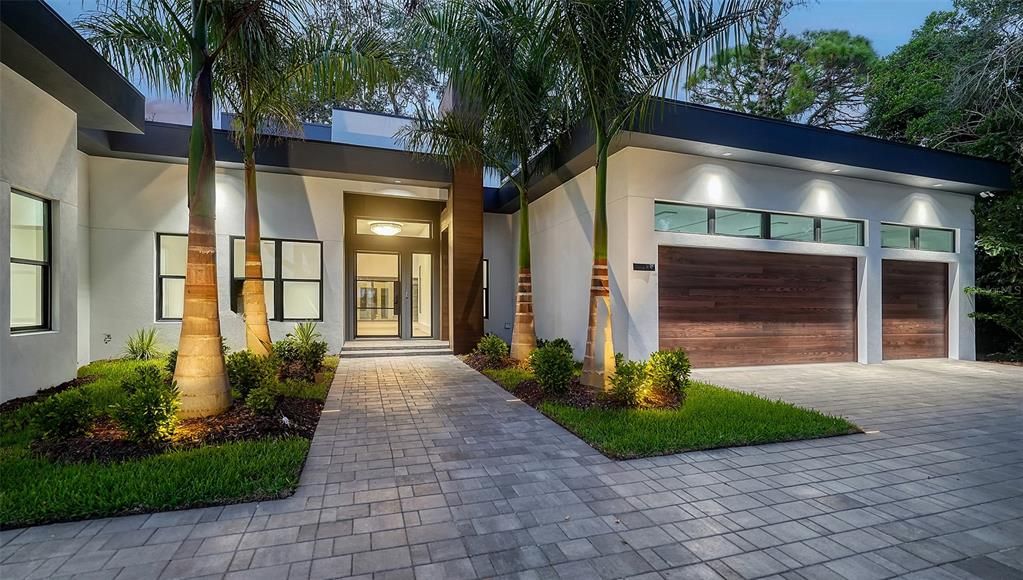 Attached, Exterior, Facade, Modern