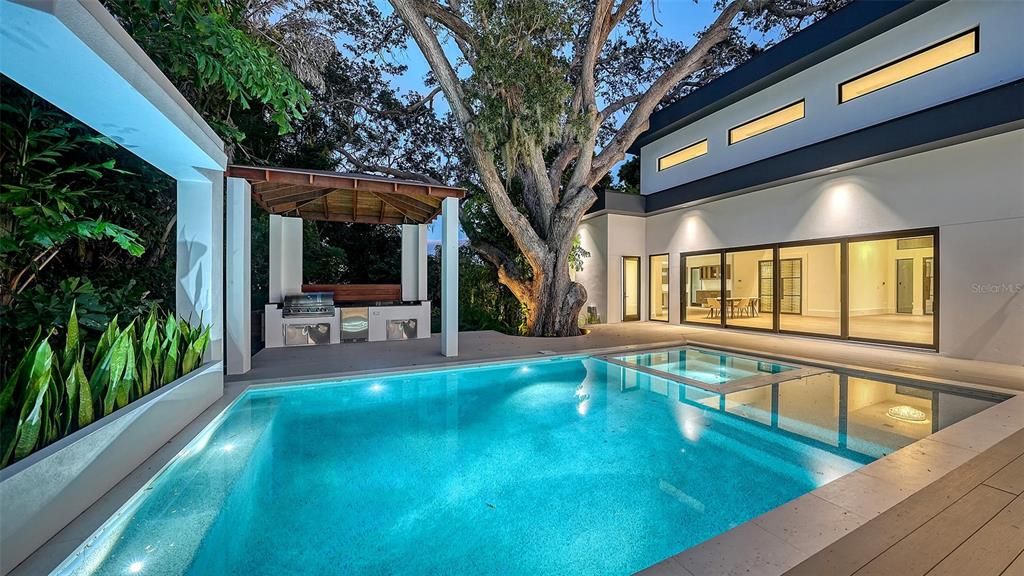 Exterior, Outdoor Kitchen, Pool