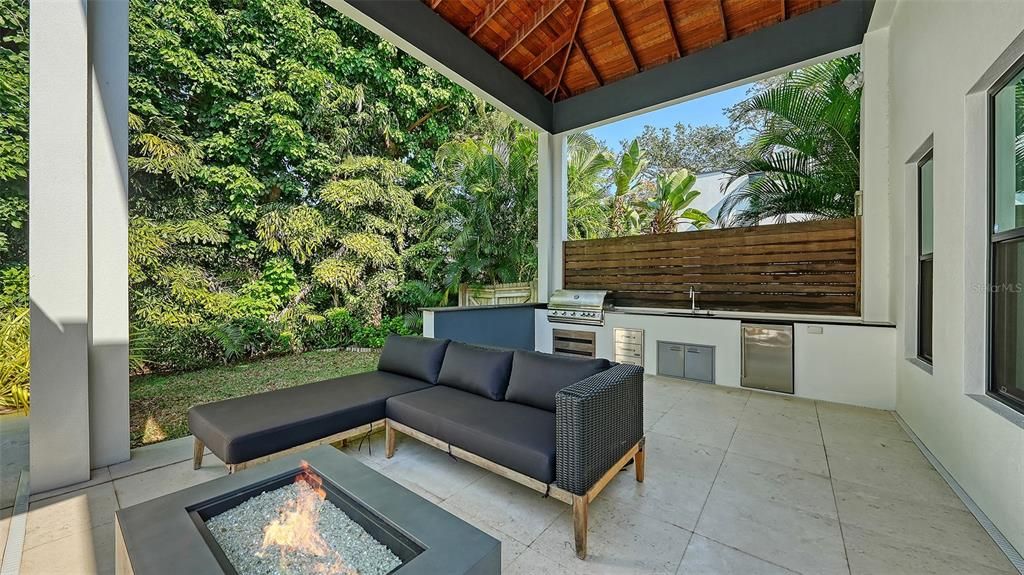 Exterior, Outdoor Kitchen