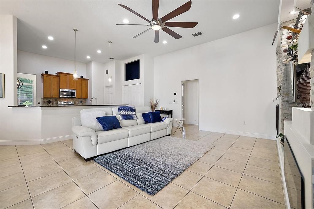 Interior, Kitchen, Living room, Pendant Lights, Recessed Lighting, Stainless Steel Appliances