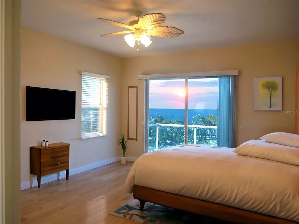 Bedroom, Interior, Water, Wood Texture Flooring