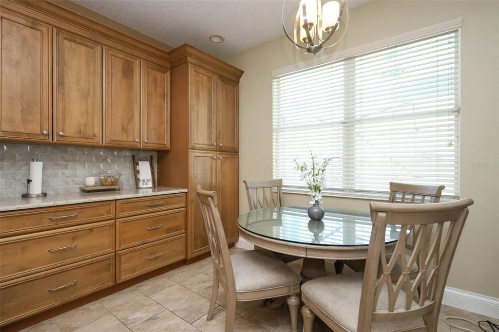 Dining room, Interior, Recessed Lighting