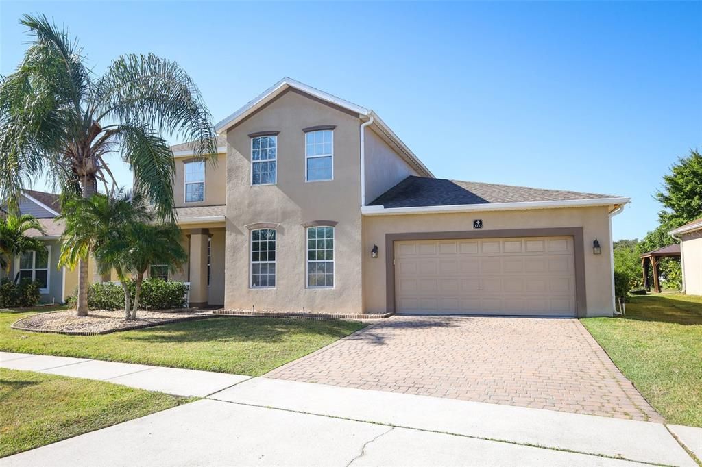 Attached, Exterior, Facade, Brick Traditional