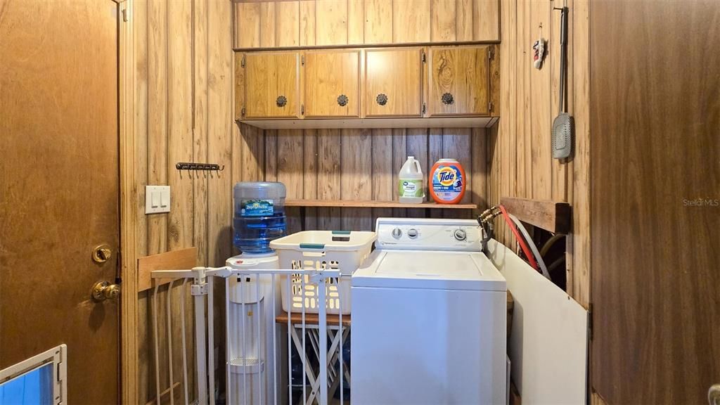 Interior, Washer, Wooden Walls