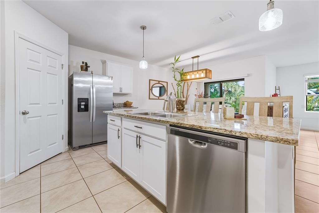 Dining room, Interior, Kitchen, Pendant Lights, Stainless Steel Appliances