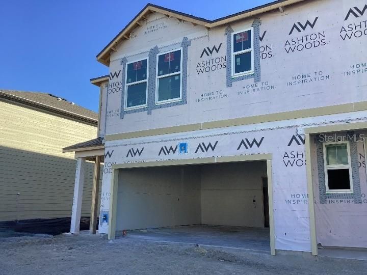 Attached, Exterior, Facade, None