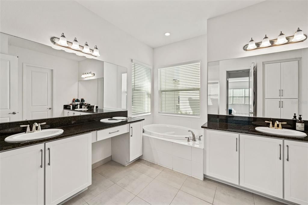 Bathroom, Dual Sink Vanities, Interior, Recessed Lighting