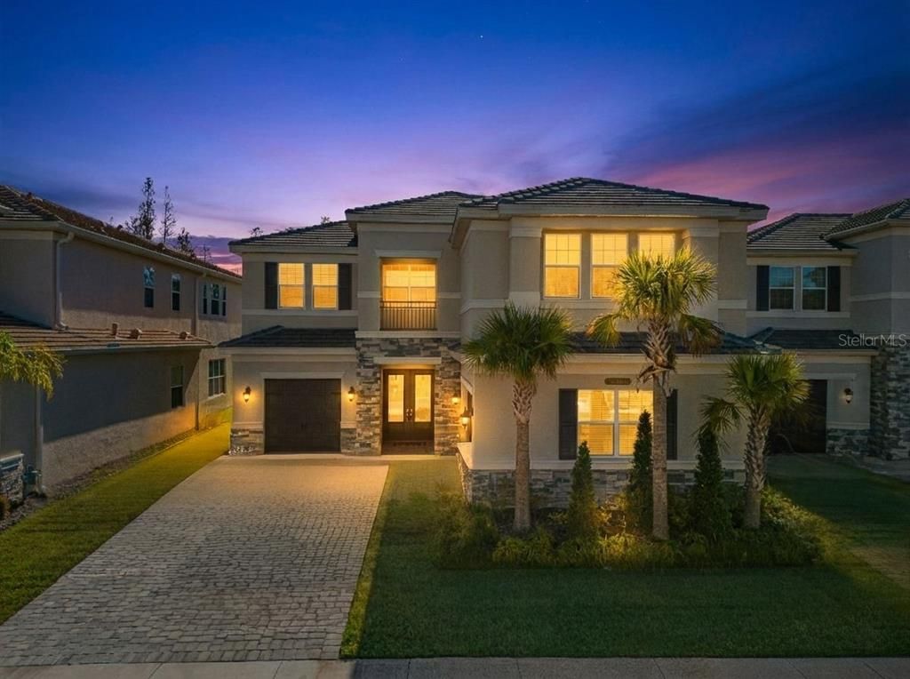 Attached, Exterior, Facade, Mediterranean