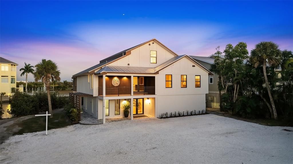 Exterior, Facade, Farmhouse