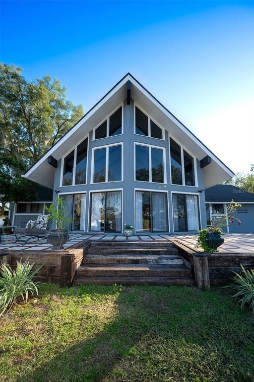 Exterior, Facade, Modern