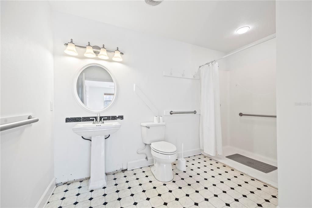 Bathroom, Interior, Recessed Lighting