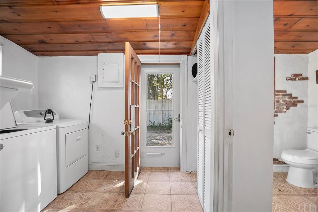 Interior, Washer, Wooden Ceilings
