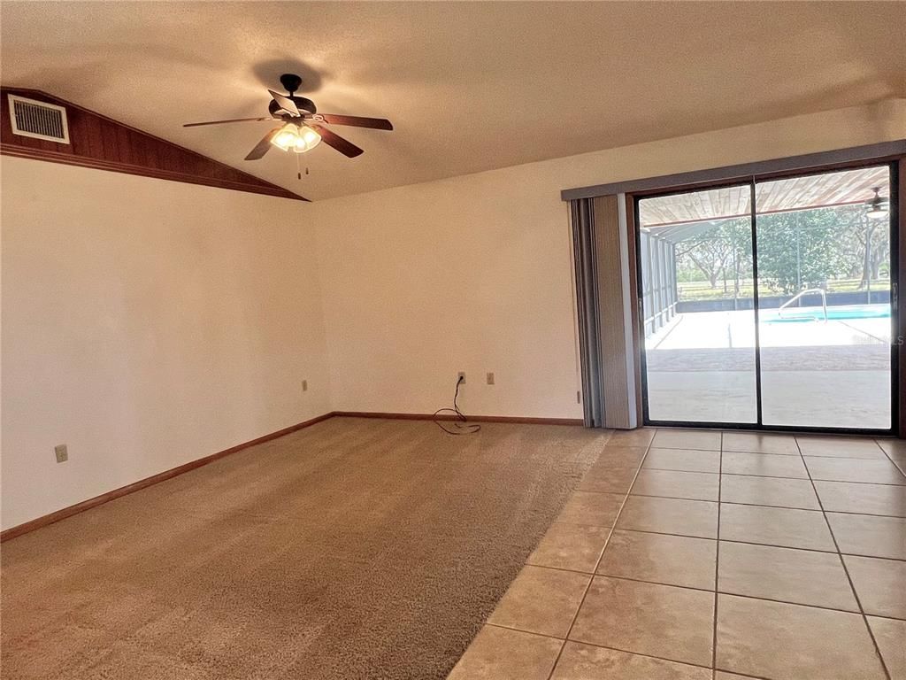 Empty room, Interior