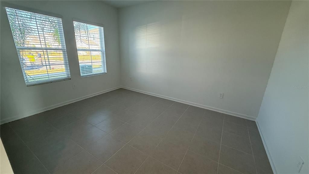 Empty room, Interior