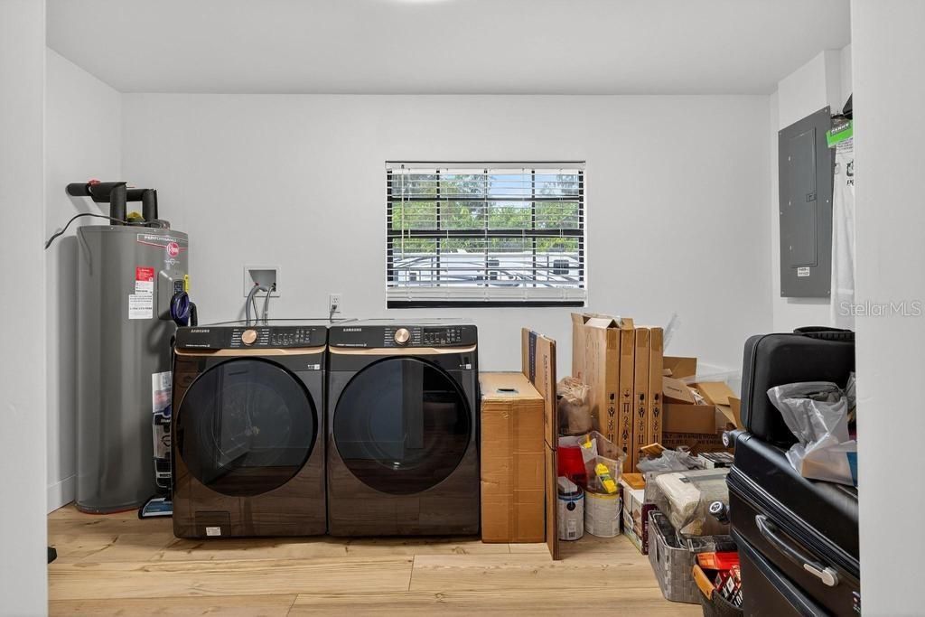 Interior, Washer, Wood Texture Flooring