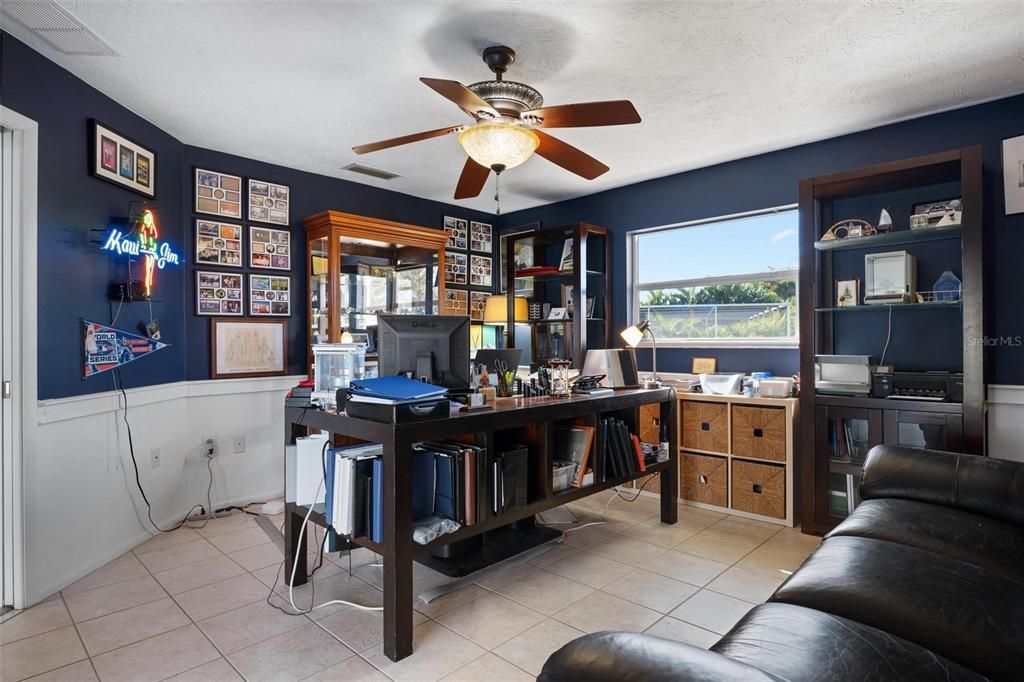 Home Office, Interior