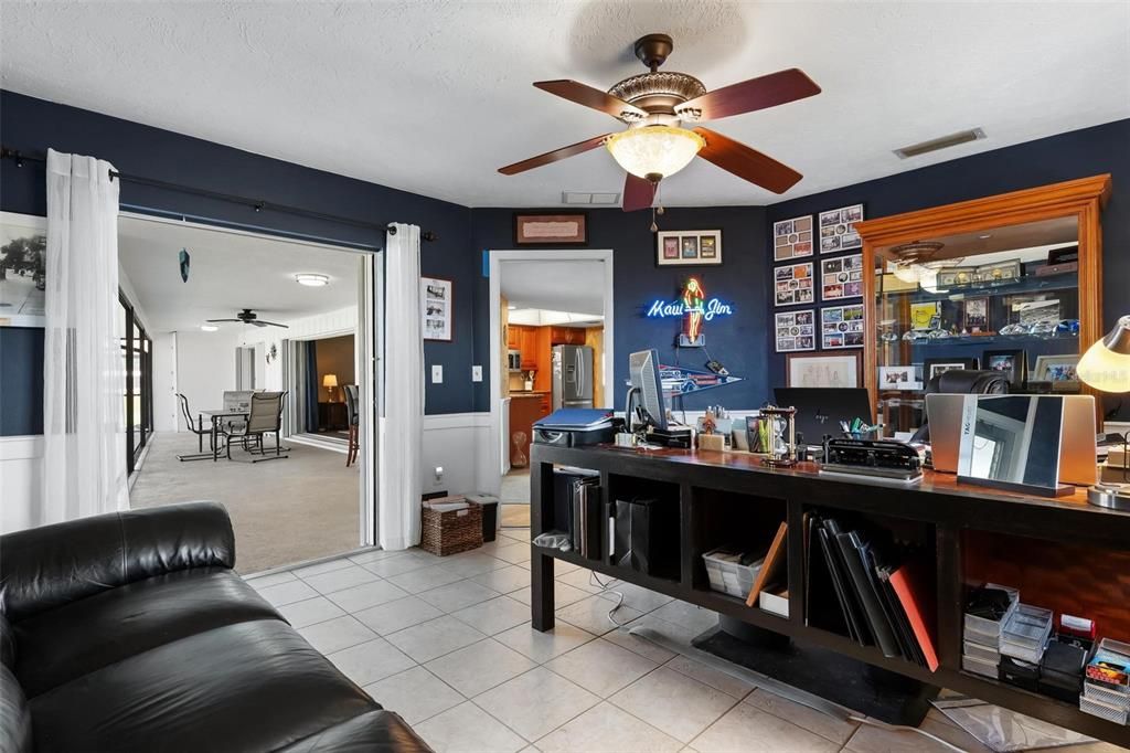 Home Office, Interior