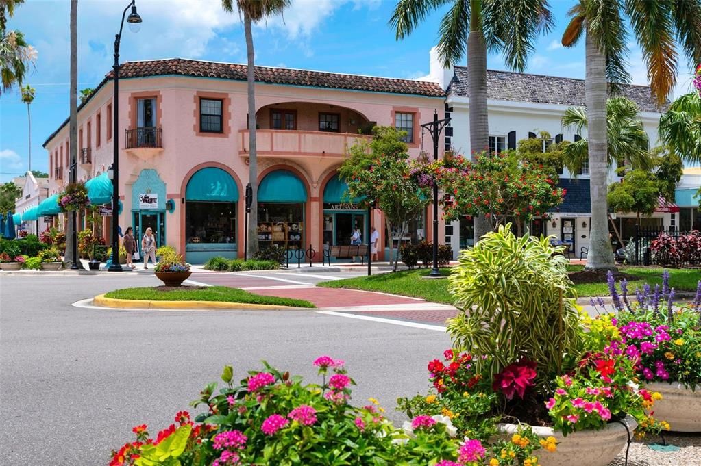 Exterior, Facade, Mediterranean