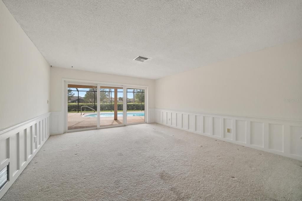 Empty room, Interior