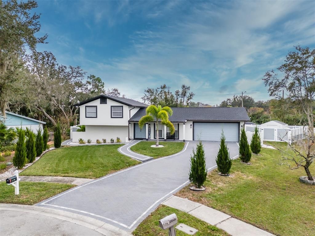 Attached, Exterior, Facade, Split Level