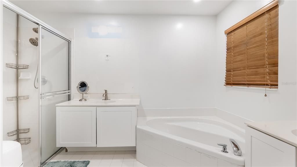 Bathroom, Dual Sink Vanities, Interior, Recessed Lighting