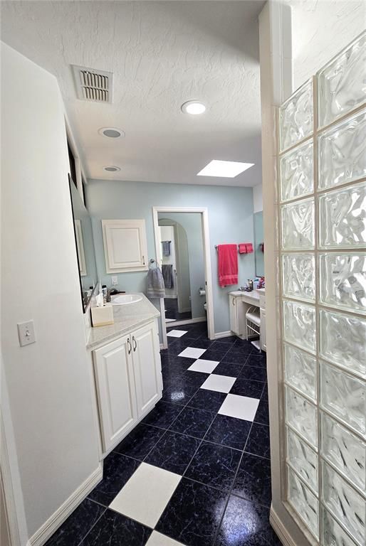 Bathroom, Interior, Recessed Lighting