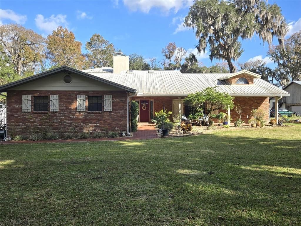 Backyard, Exterior, Facade, Brick Facade, Ranch