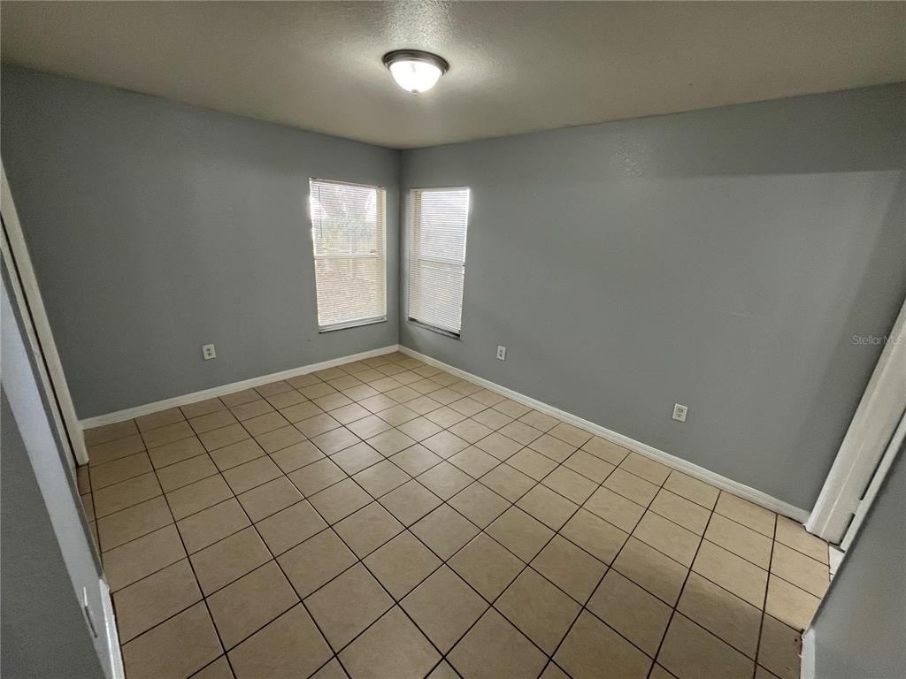 Empty room, Interior